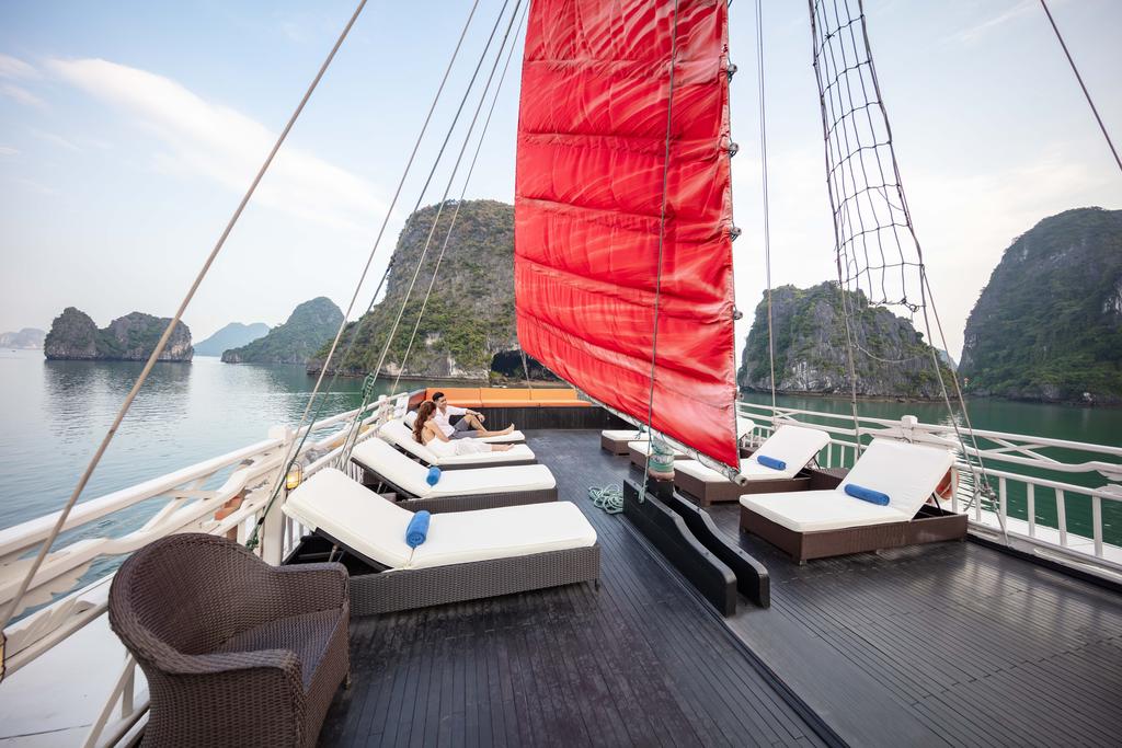 sundeck syrena cruise halong bay vietnam