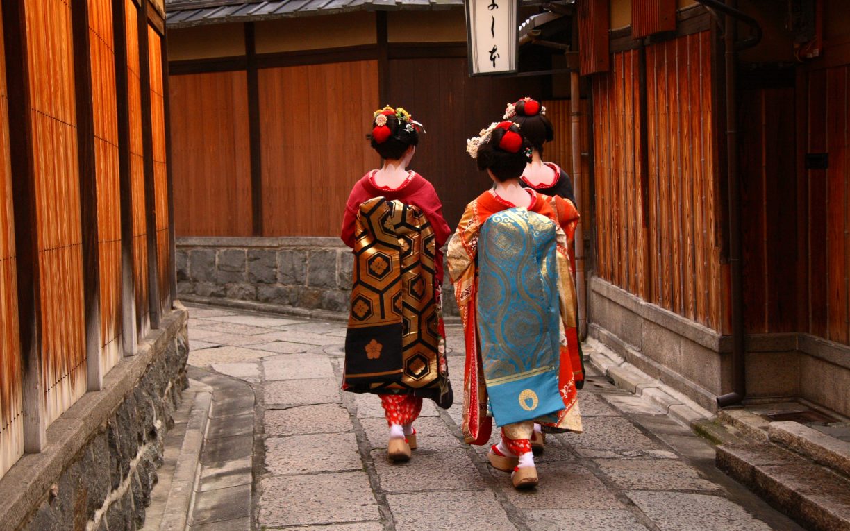 Three geishas walking Gion Kyoto- apan